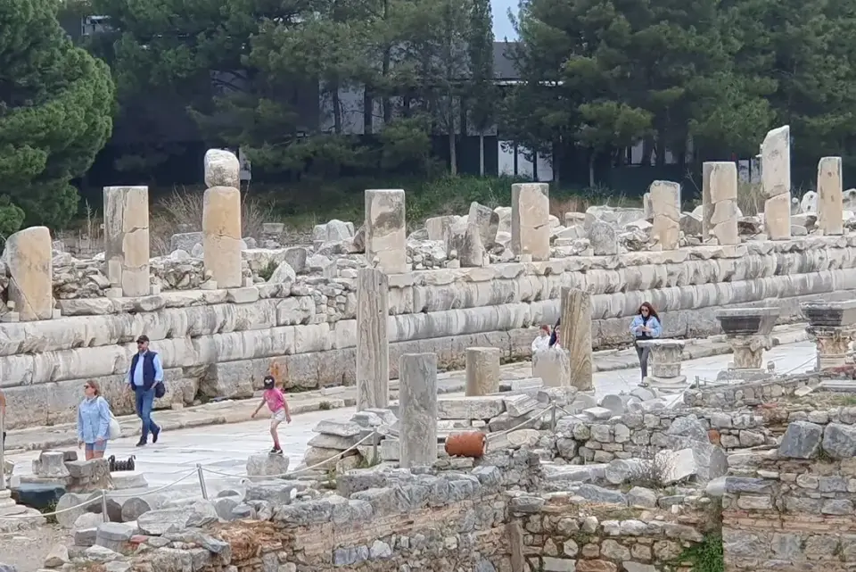 Efes, Kuretler Caddesi