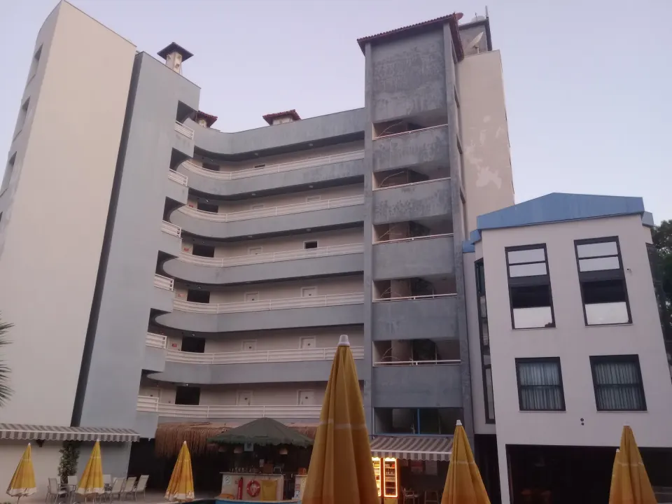 Happy apart otel back