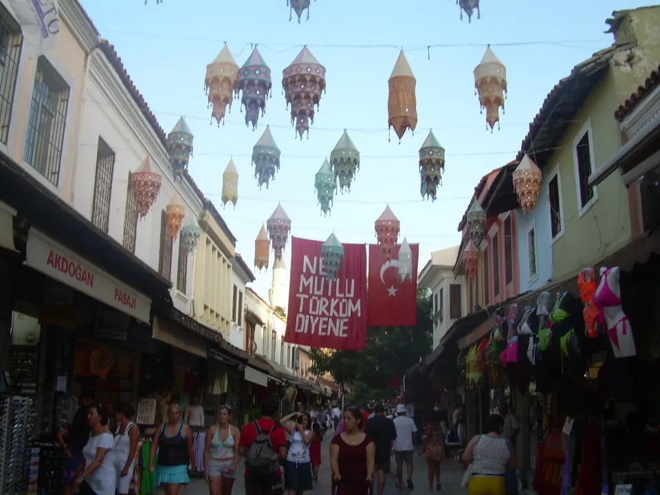 Kuşadası çarşı